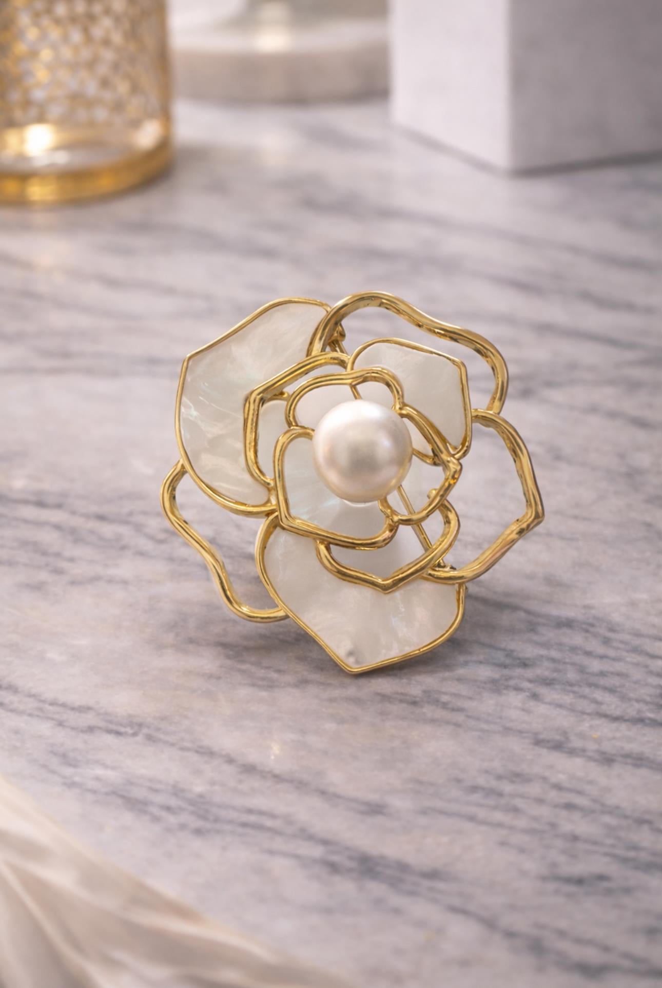 White İncili Rose Model Broş