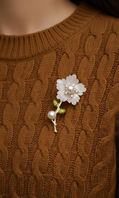 İncili Çiçek Model Broş