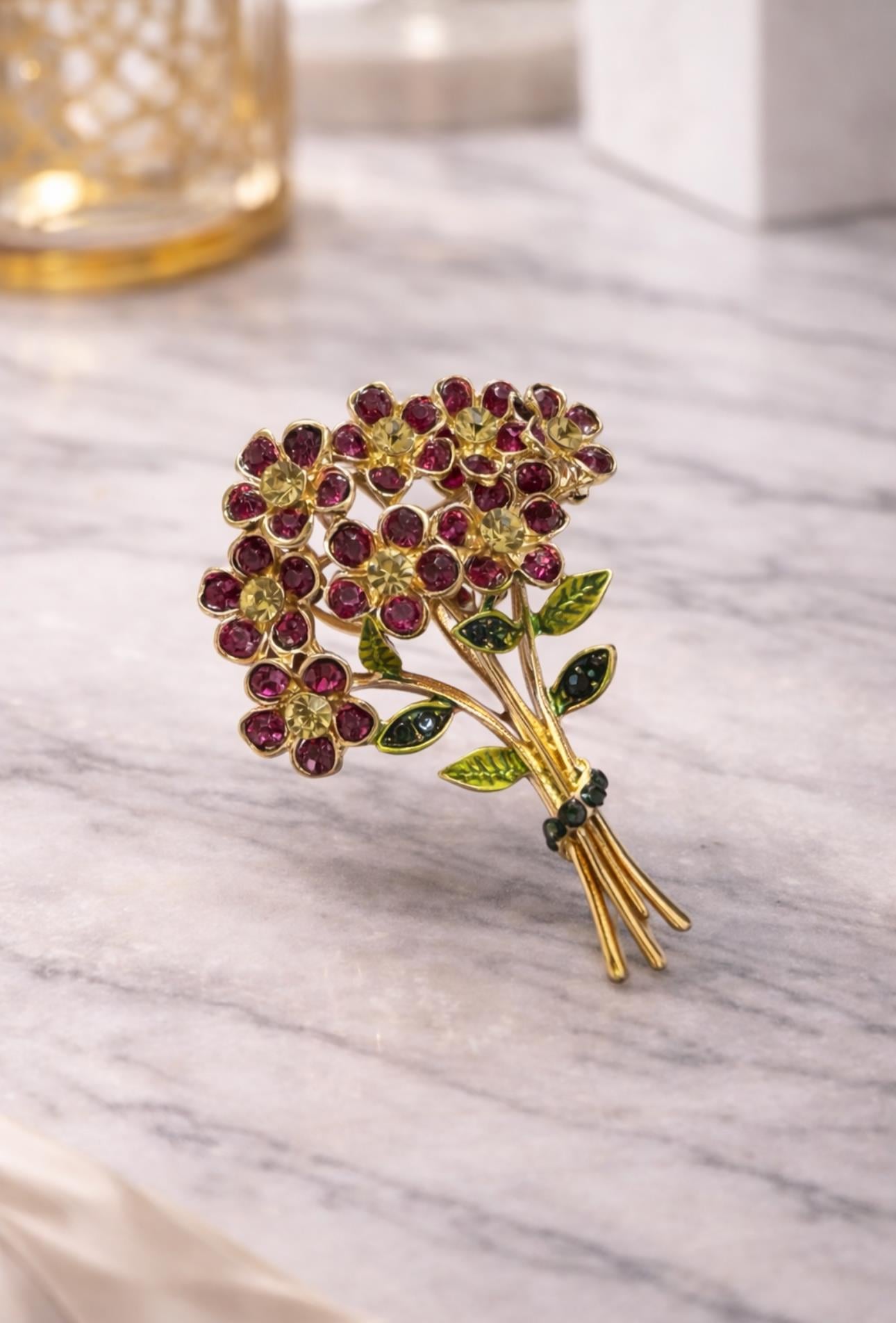 Elegan Çiçek Demeti Model Broş