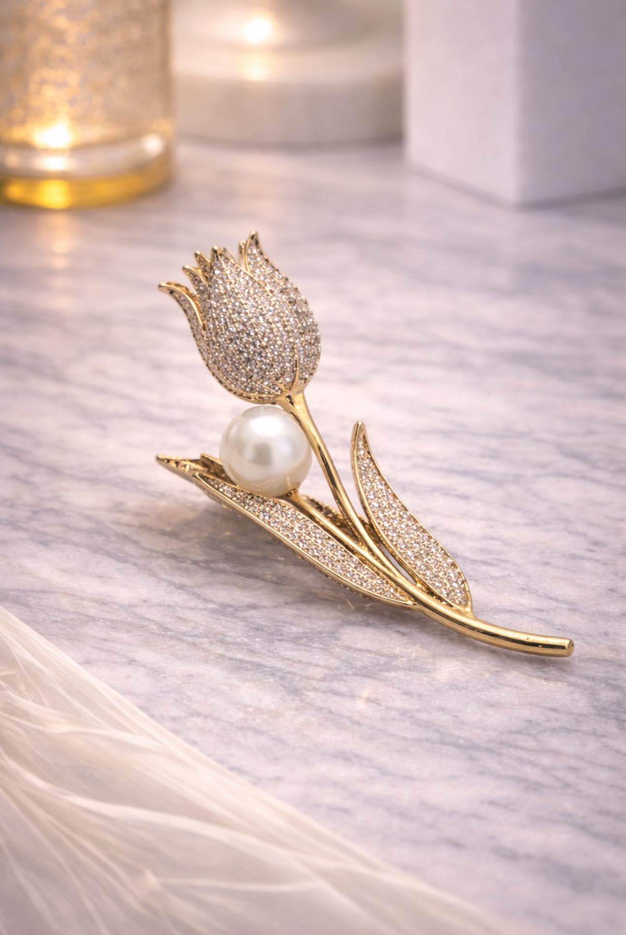 Gold İncili Lale Model Broş