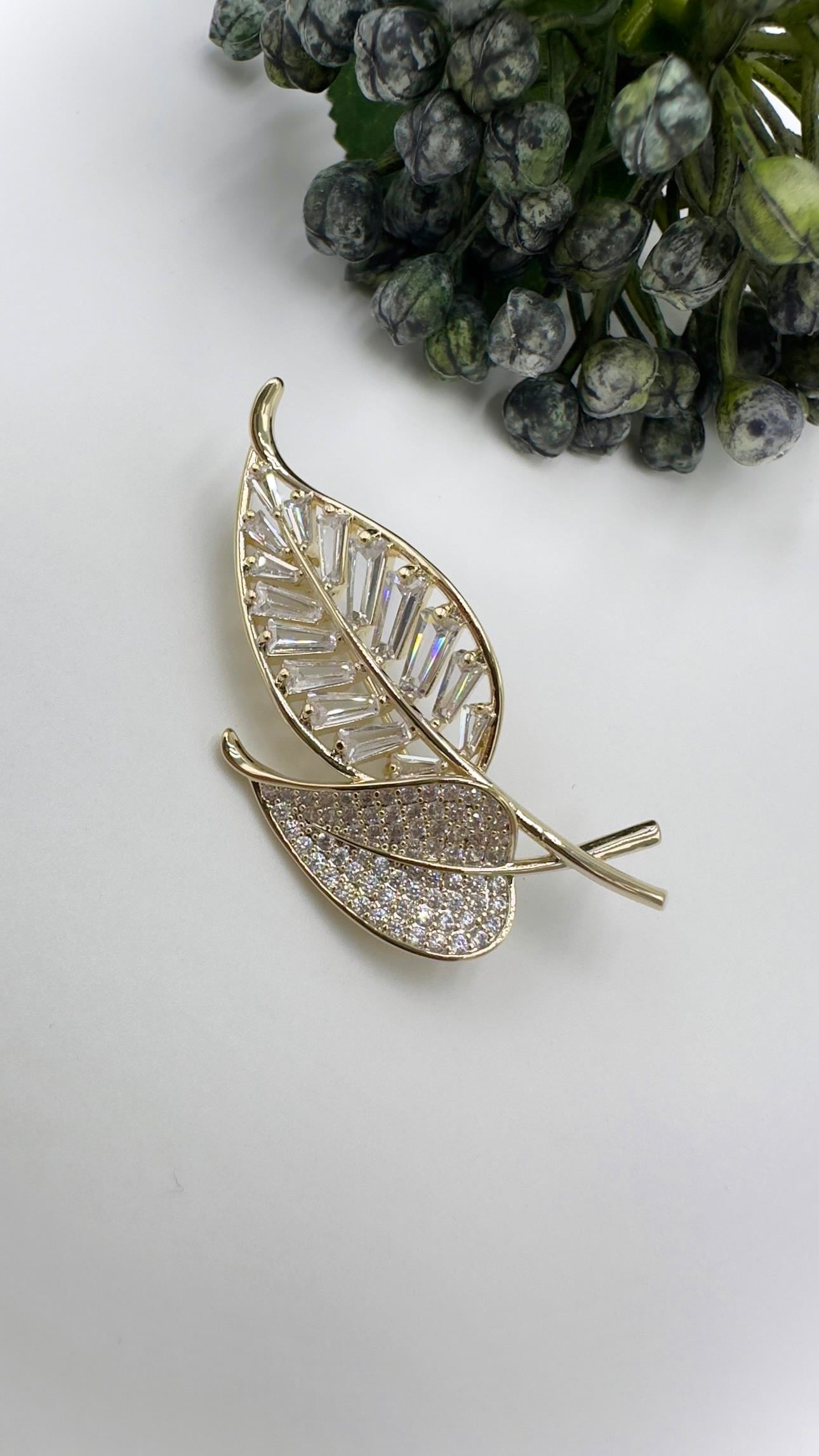 Gold Yaprak Model Broş