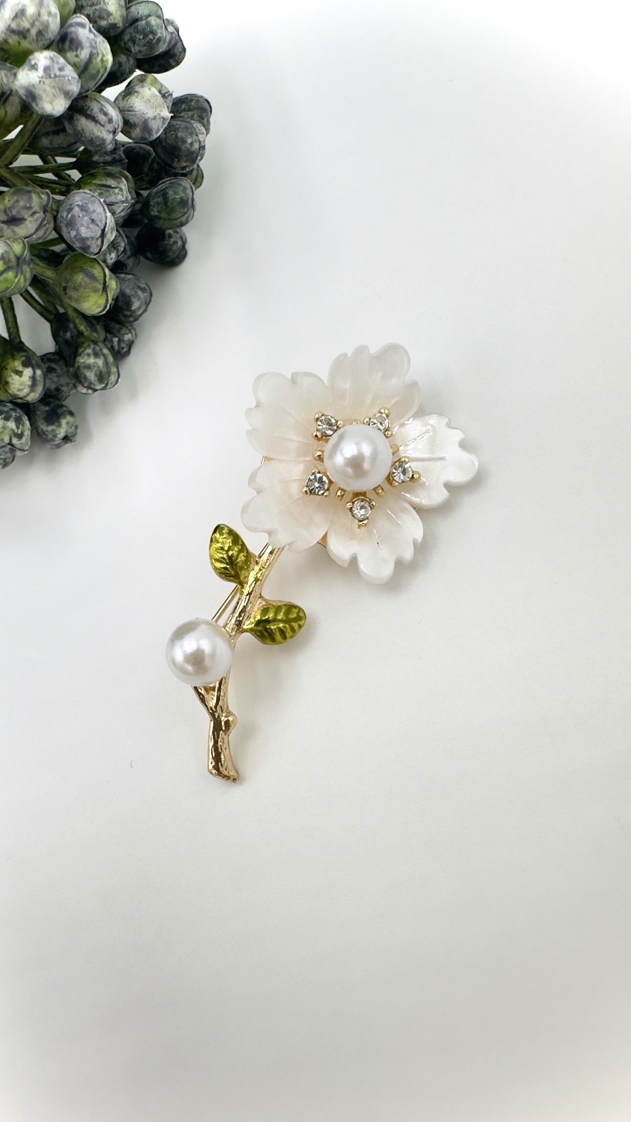 İncili Çiçek Model Broş