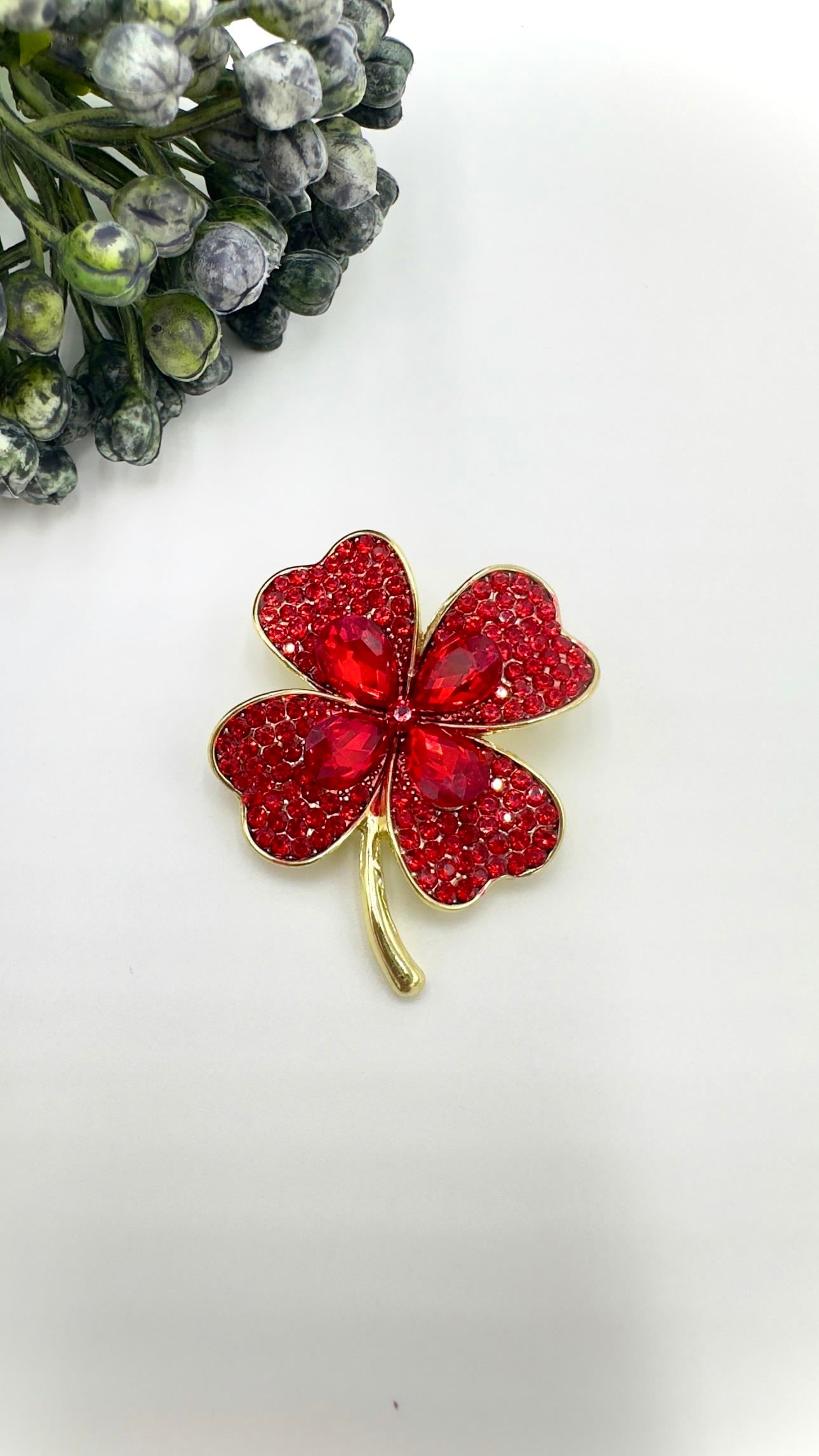 Kırmızı Yonca Model Broş