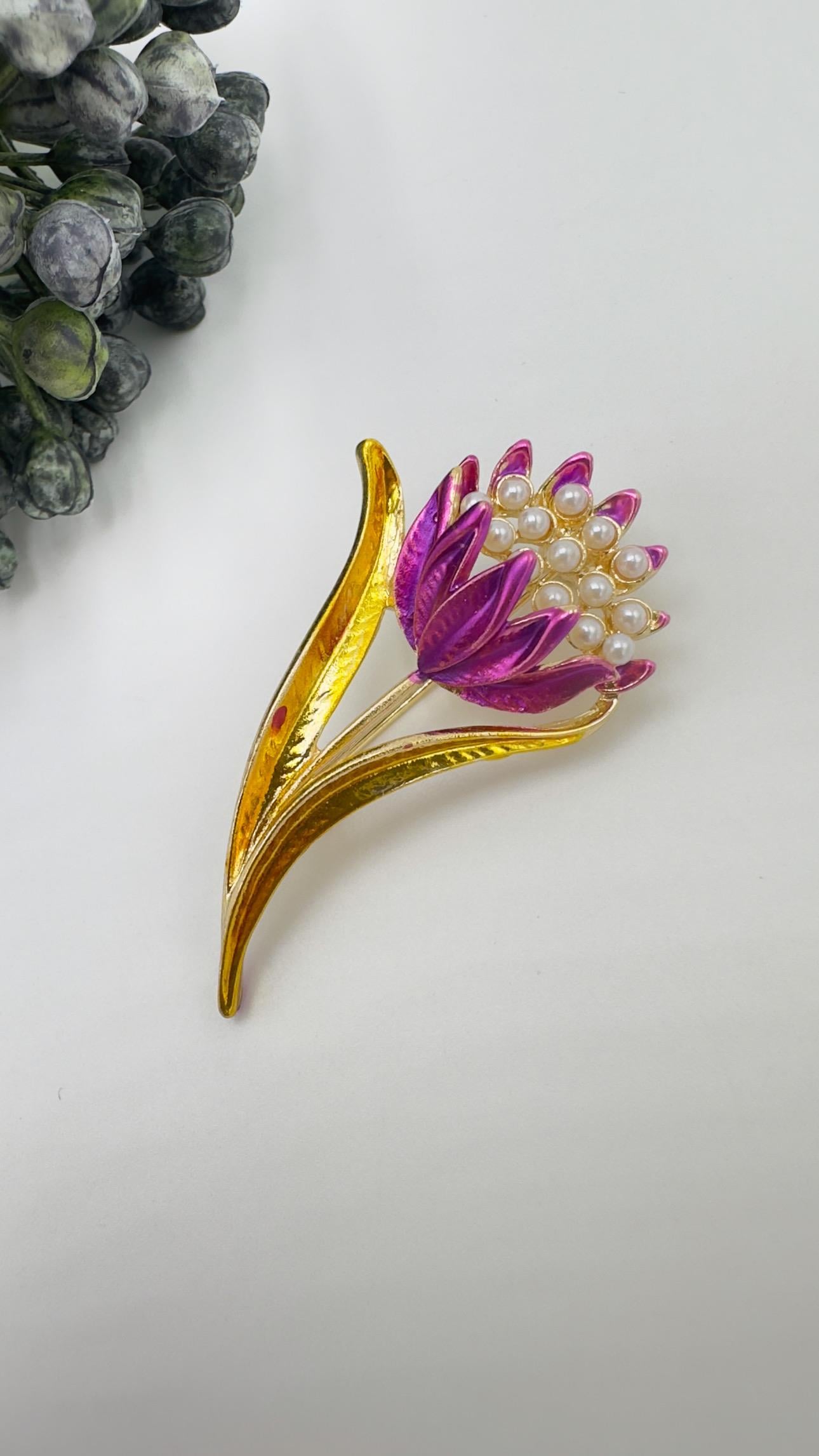 Mor Lale Model Broş