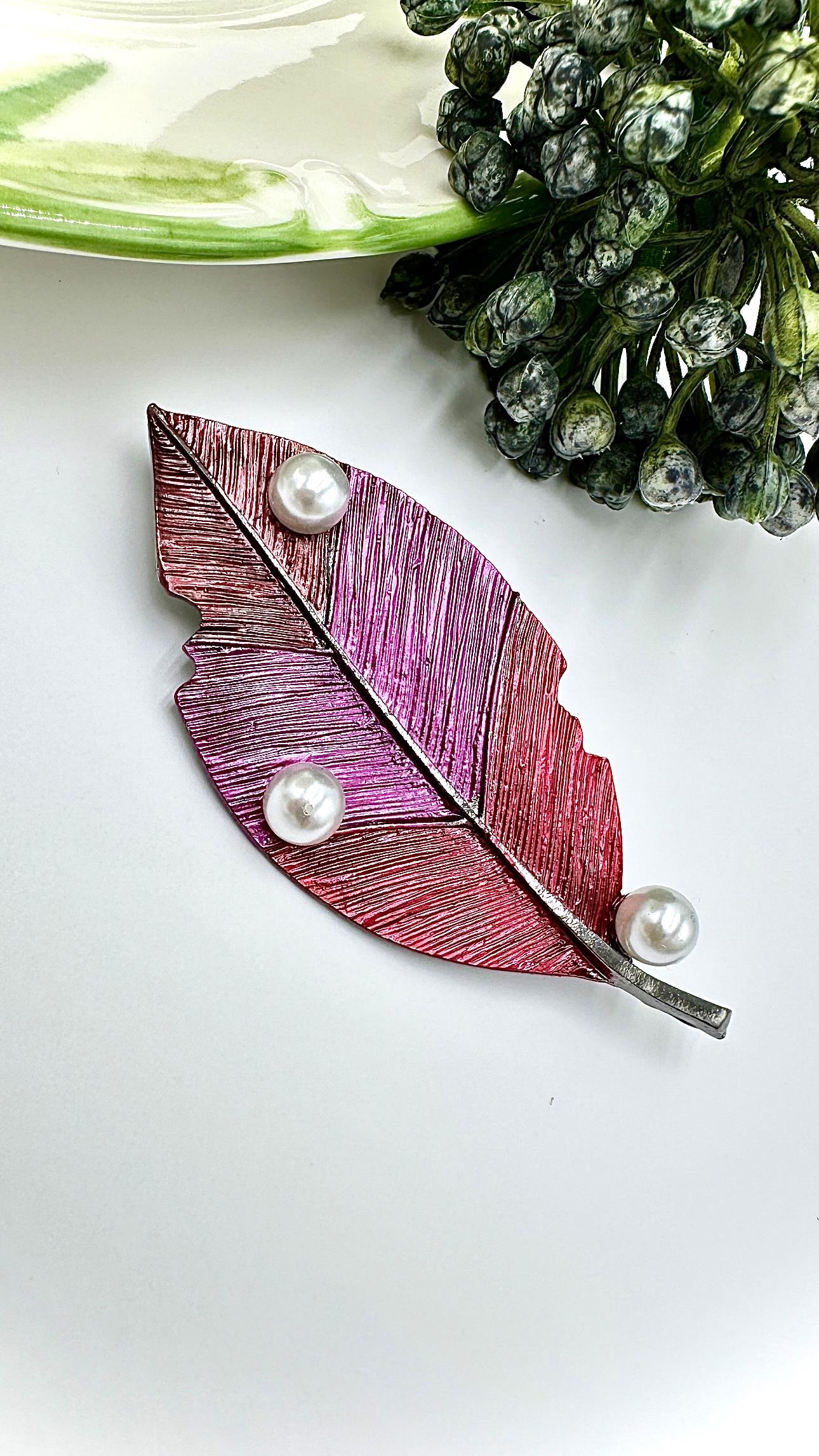 Mor Yaprak Model Broş