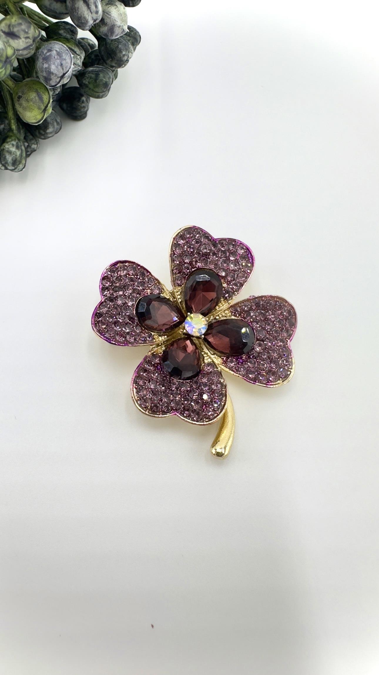 Mor Yonca Model Broş