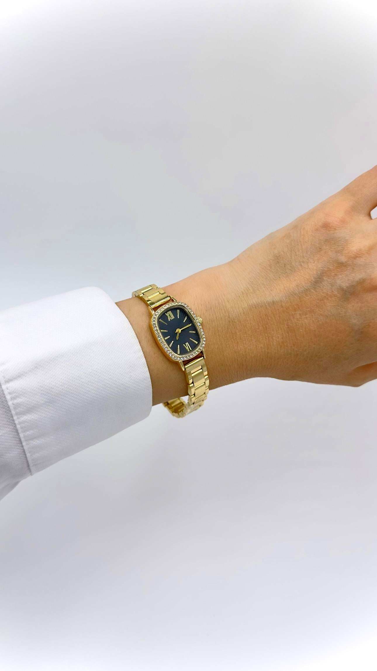 Oval Gold Taşlı Siyah Kadranlı Saat