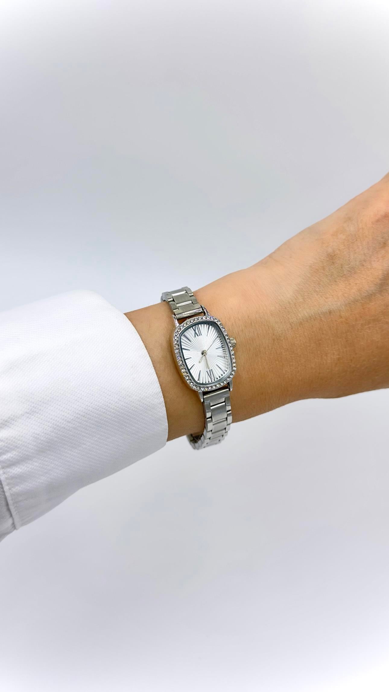 Oval Sılver Taşlı Beyaz Kadranlı Saat