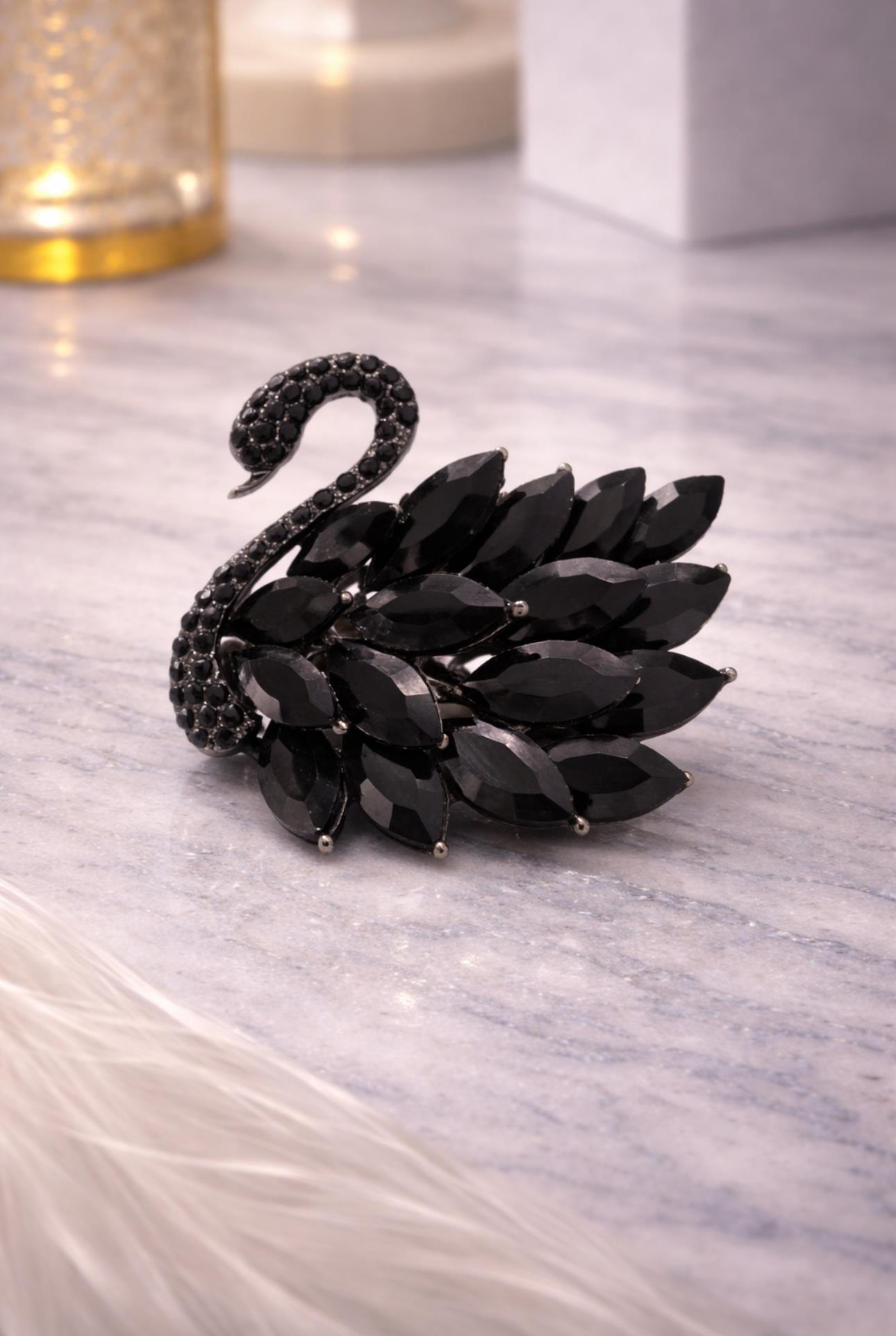 Sıyah Kugu Broş