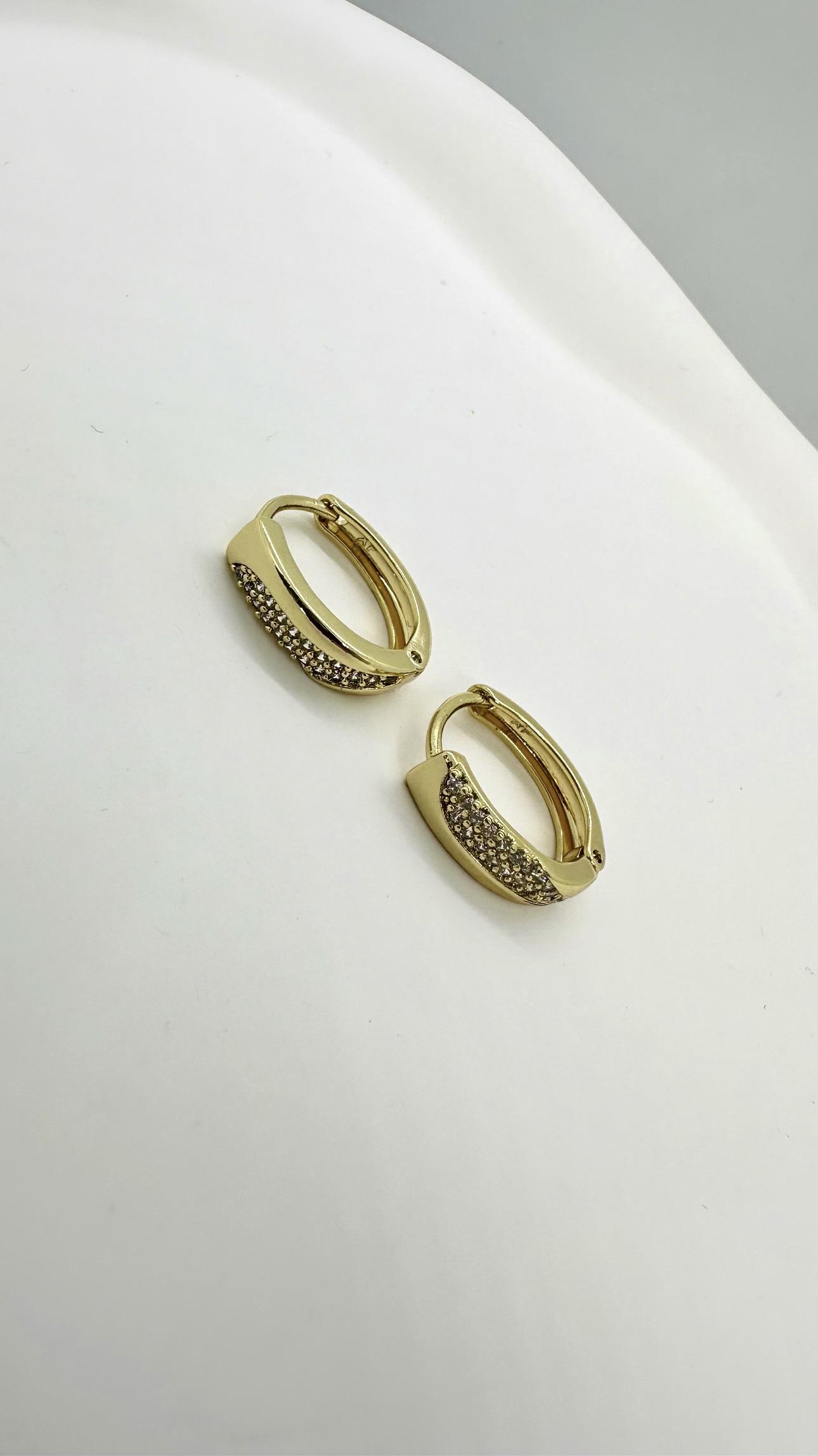 Vip 14 K Oval Taşlı Küpe