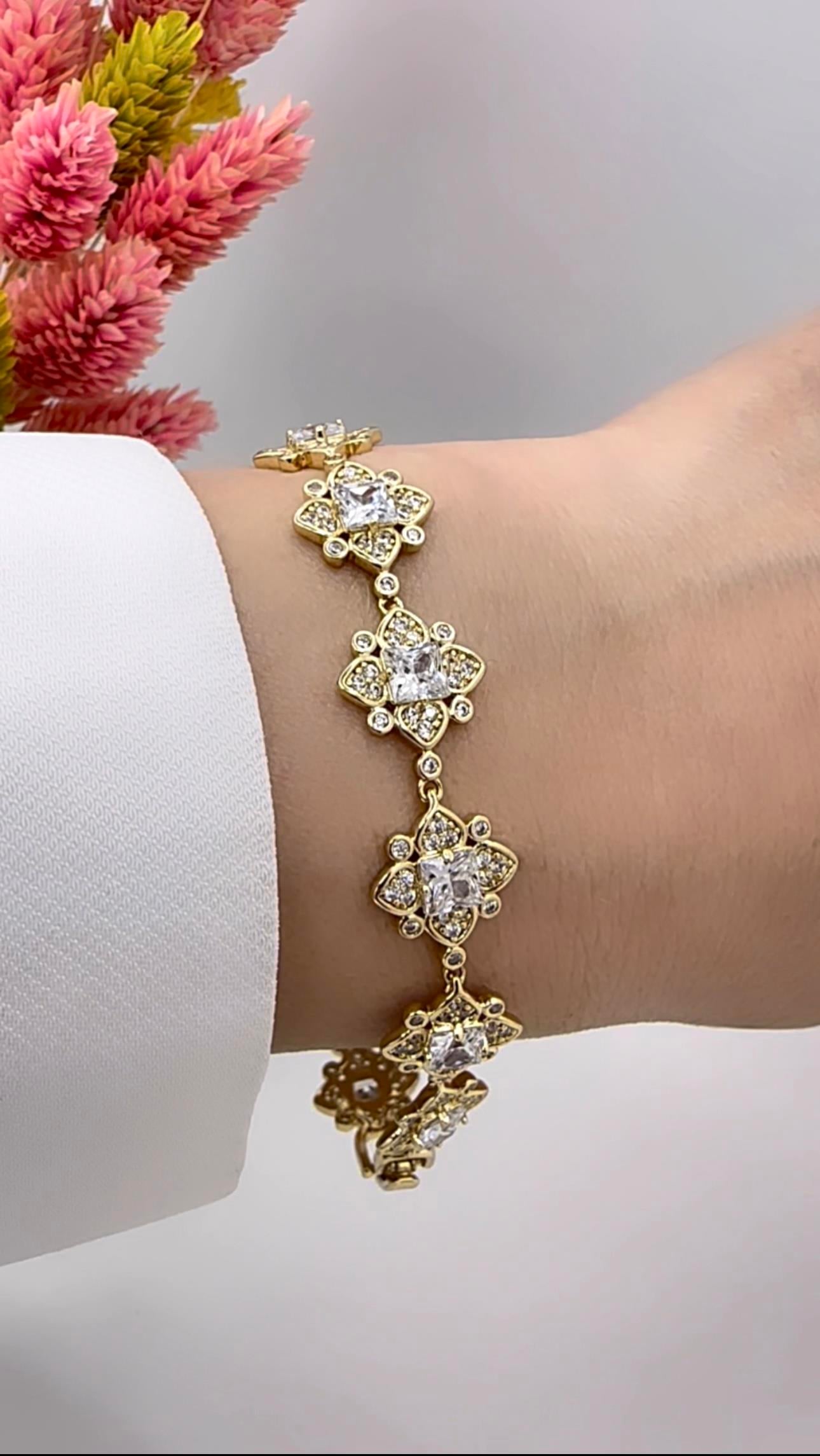Vip 14 K Taşlı Çiçek Bileklik