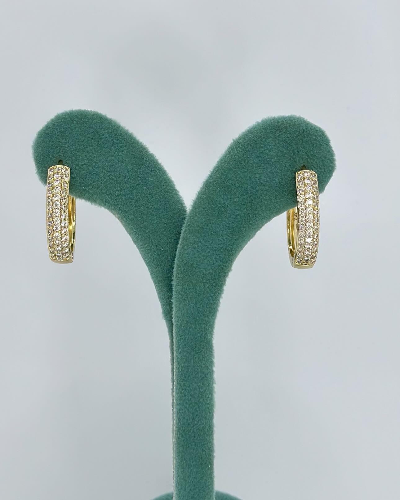 Vip 14 K Taşlı Oval Küpe
