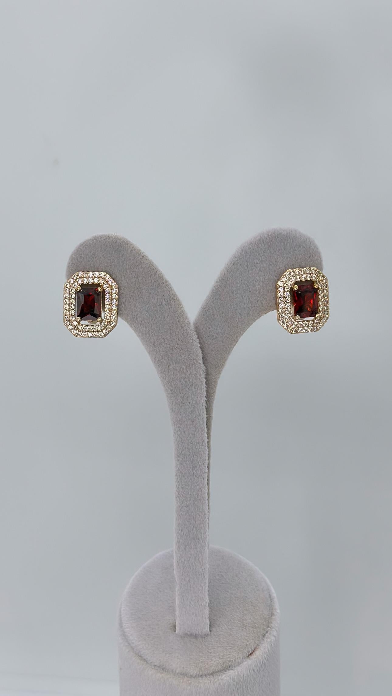 Vip Kırmızı Taşlı  Bağet Küpe