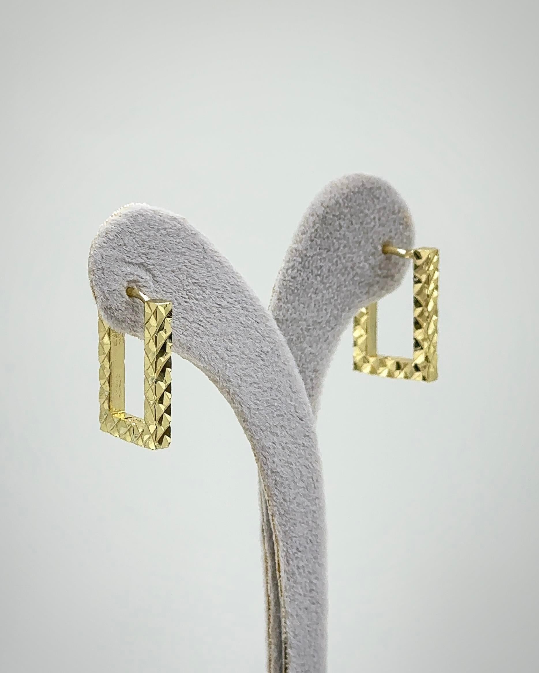 Vp 14 K Altın Kaplama Işıltılı Kare Model Küpe