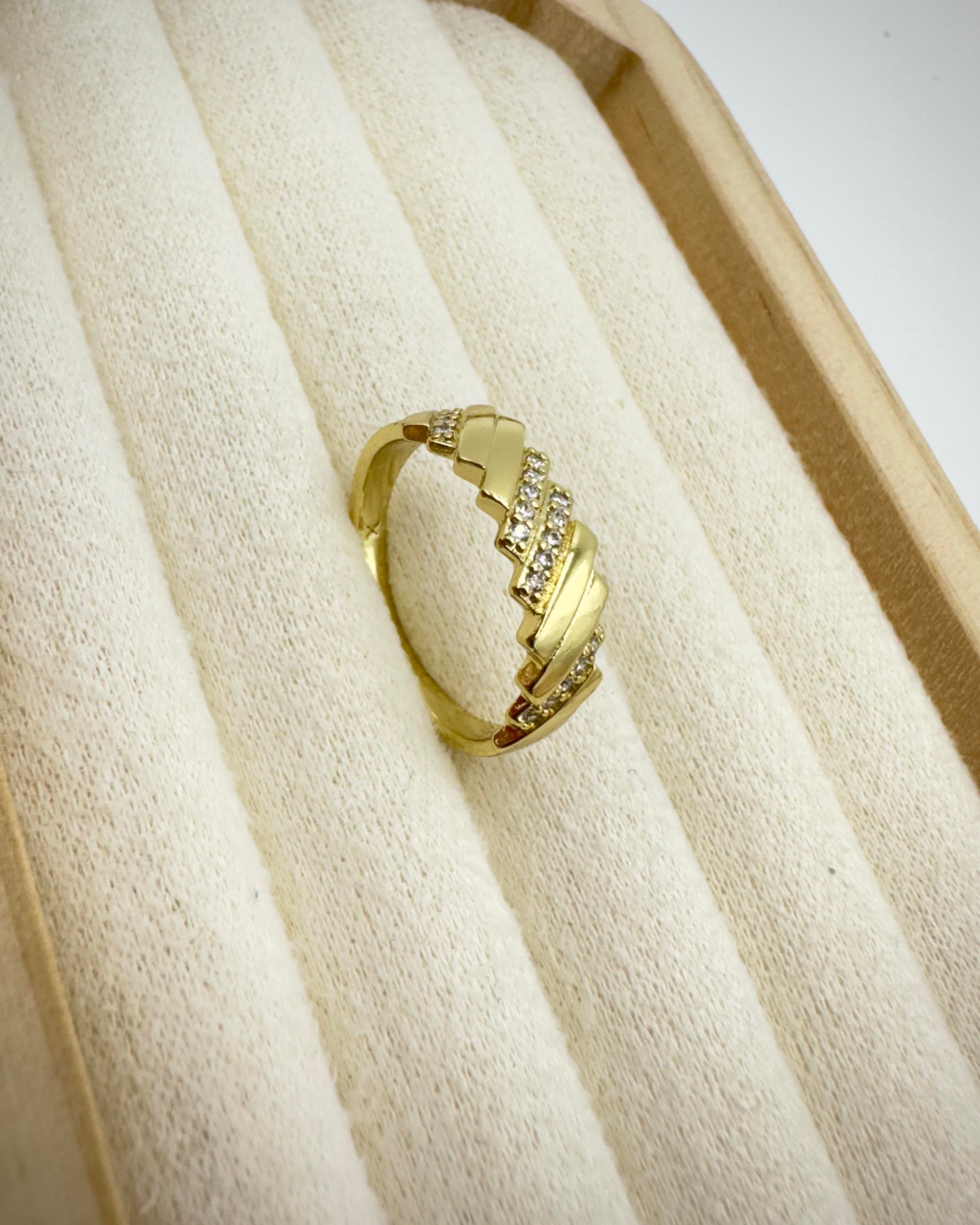 Vp 14 K Altın Kaplama Taşlı Sıralı Model Yüzük