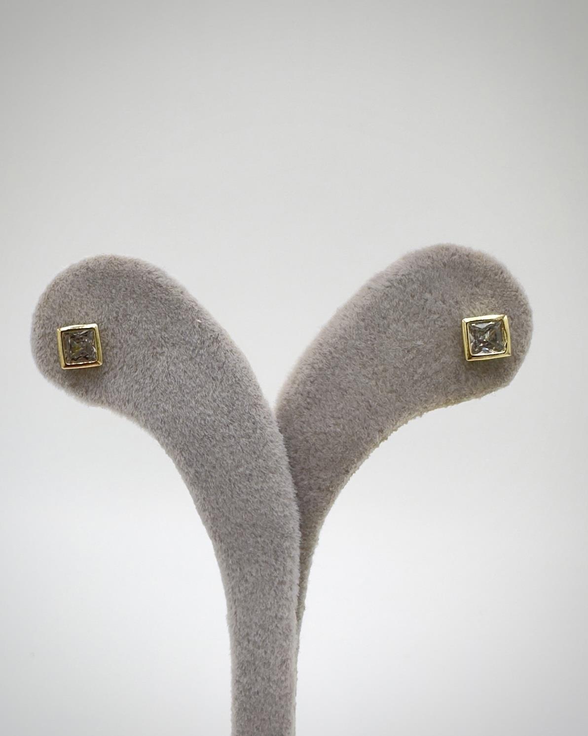 Vp 14 K Kare  Minyon Model Küpe