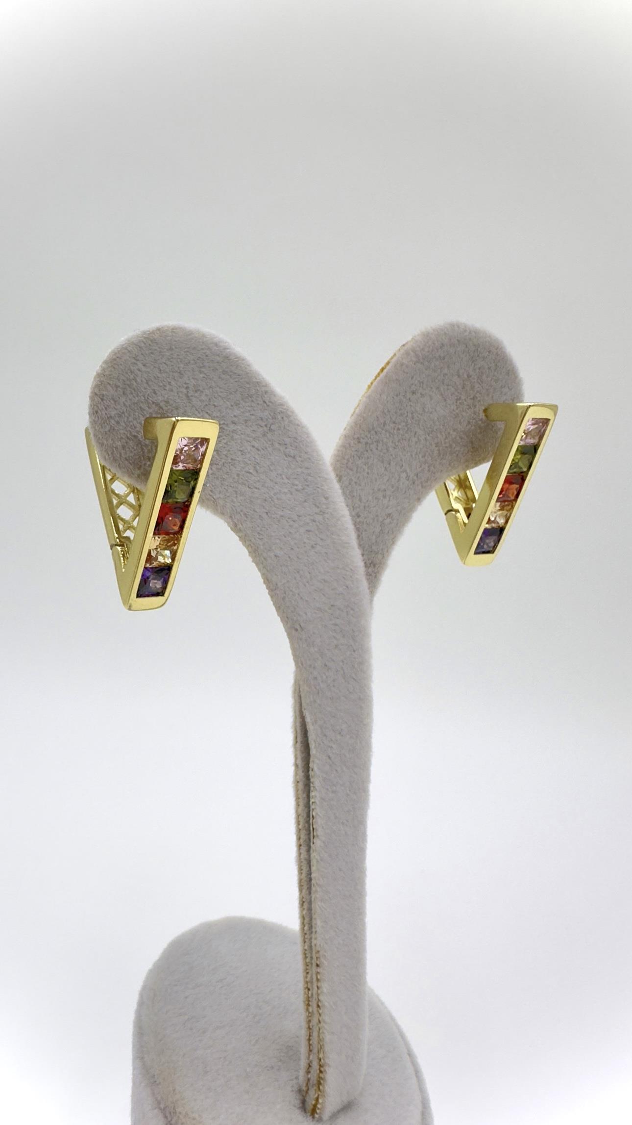 Vp 14 K Renkli Taşlı Üçgen Model Küpe