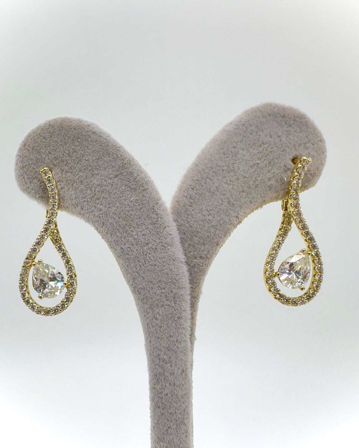 Vp 14 K Taşlı Damla Model Küpe