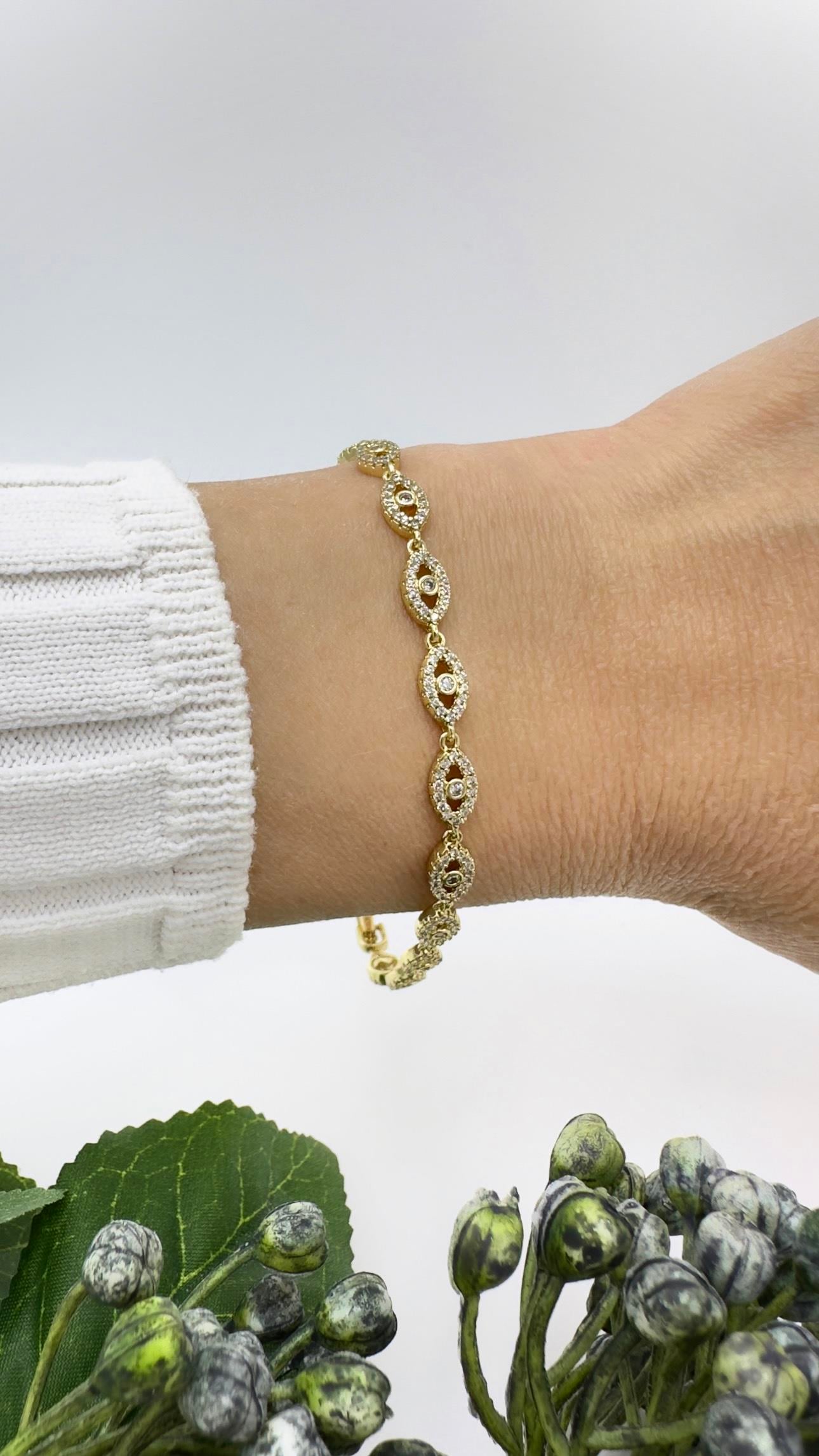 Vp 14 K Taşlı Göz Model Bileklik