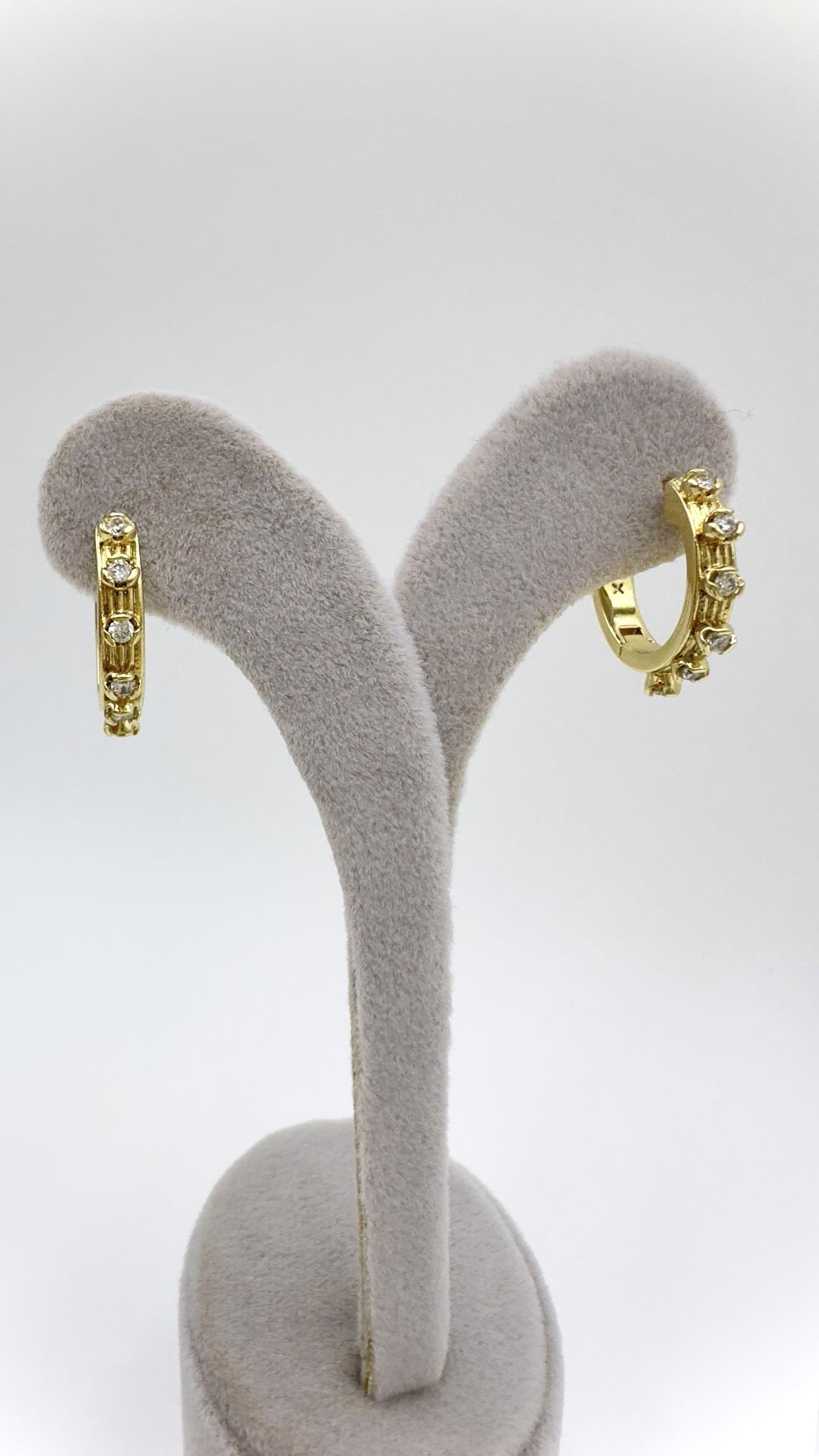 Vp 14 K Taşlı Halka Model Küpe