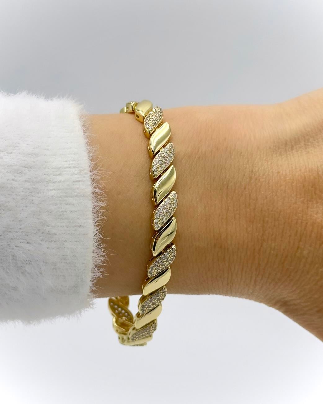 Vp 14 K Taşlı Helix Model Bileklik