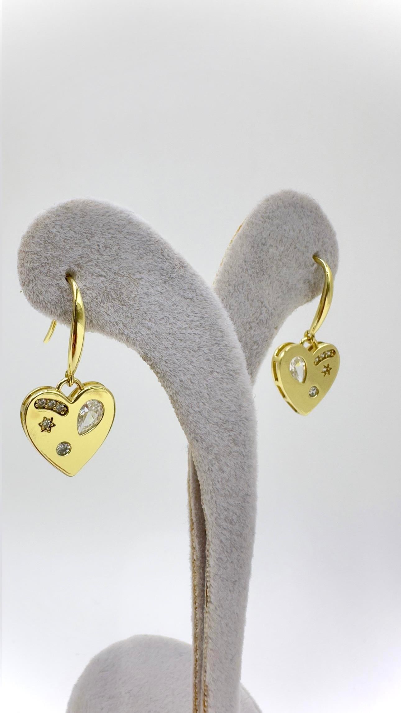 Vp 14 K Taşlı Kalp Model Küpe