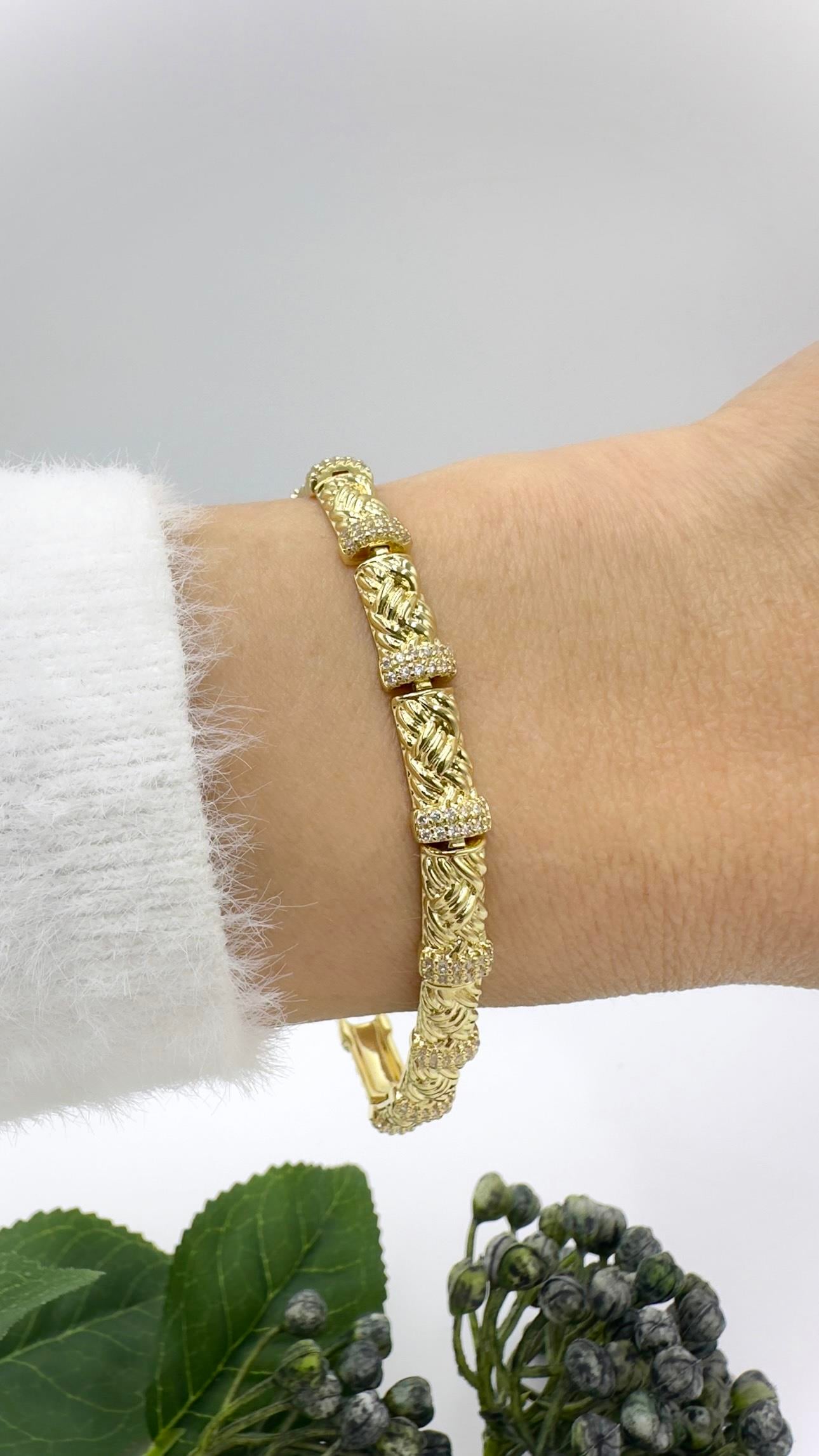 Vp 14 K Taşlı Kapsül Model Bileklik