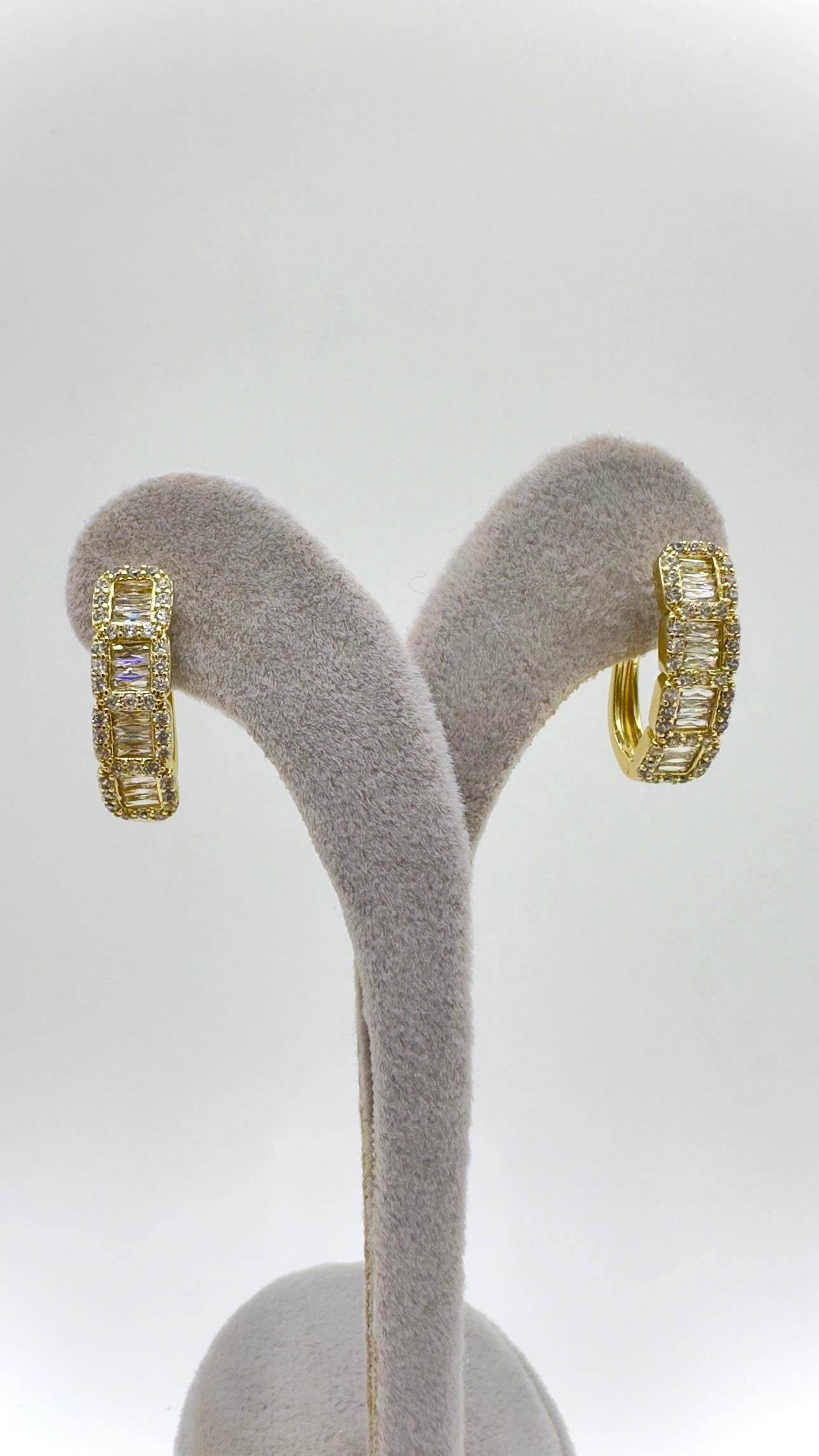 Vp 14 K Taşlı Oval Kare Model Küpe