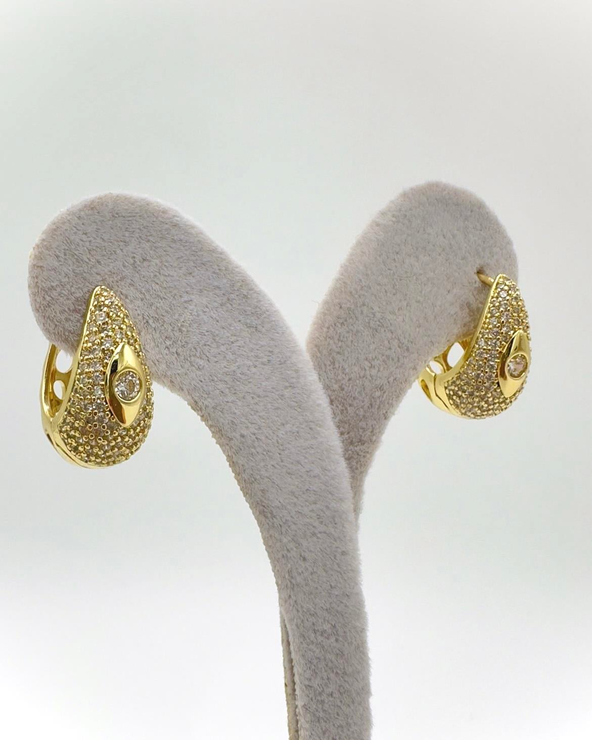 Vp 14 K Taşlı Oval Model Küpe