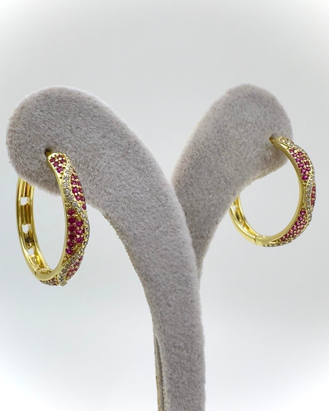 Vp Mürdüm Renkli Taşlı Halka Model Küpe