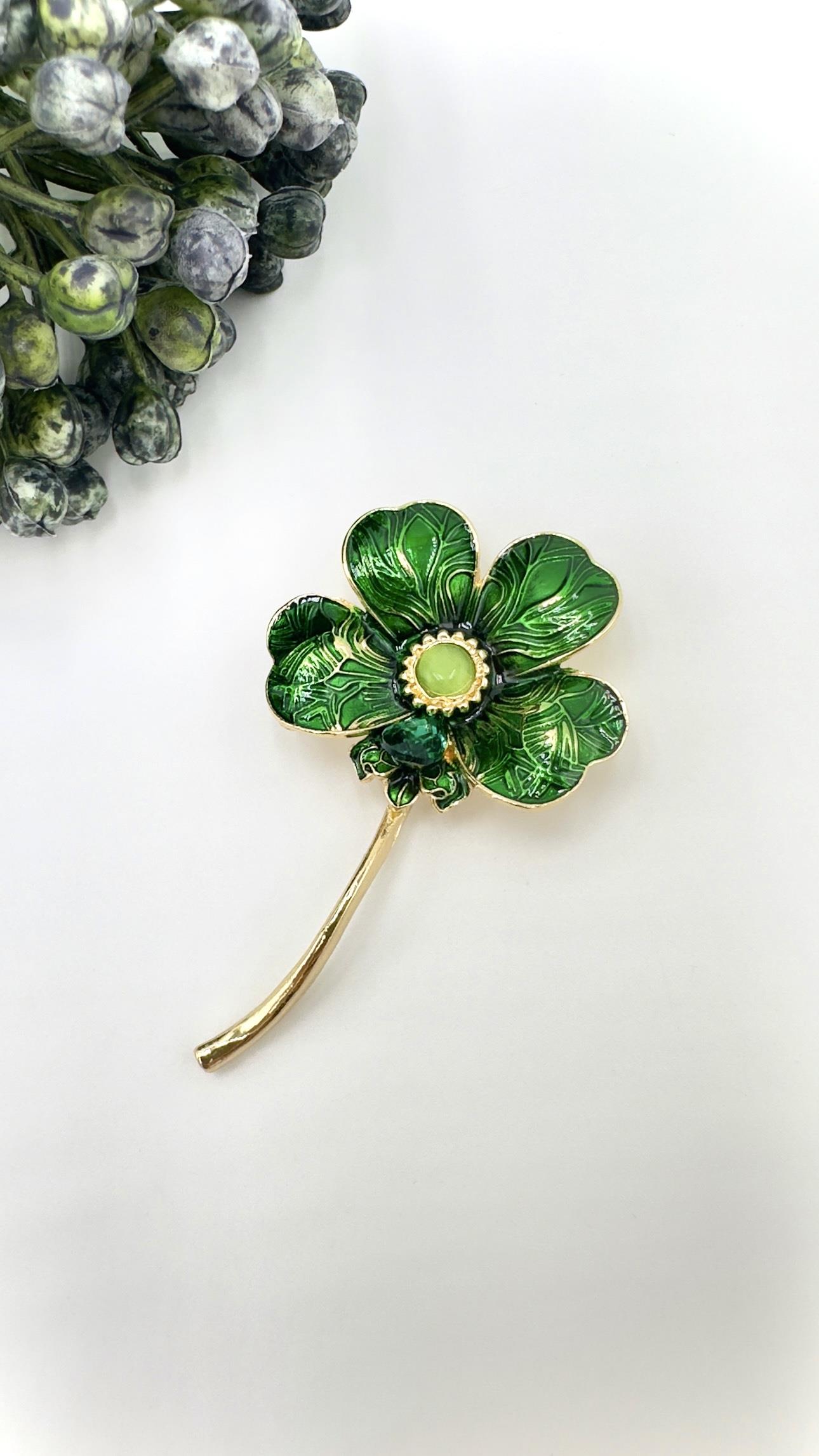 Yeşil Yonca Model Broş