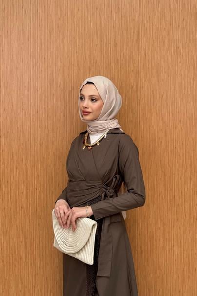 Tesettür V Yaka Bağlamalı Keten Elbise - Camel