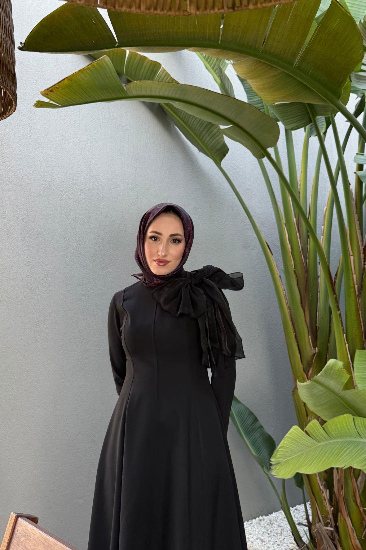 Elizabeth maxi boy fiyonk broşlu premium elbise-siyah - vakronline