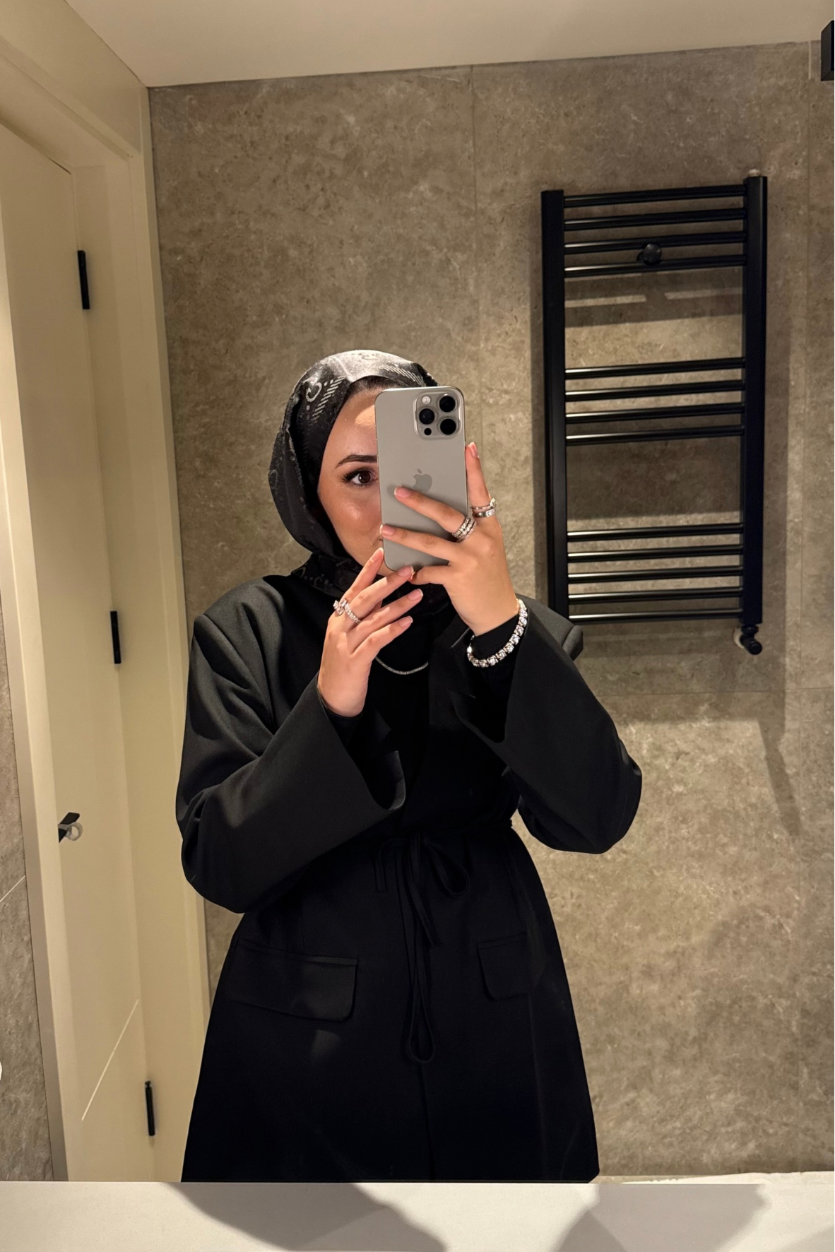 Tesettür Kol Yırtmaç Detaylı Ceket-Siyah