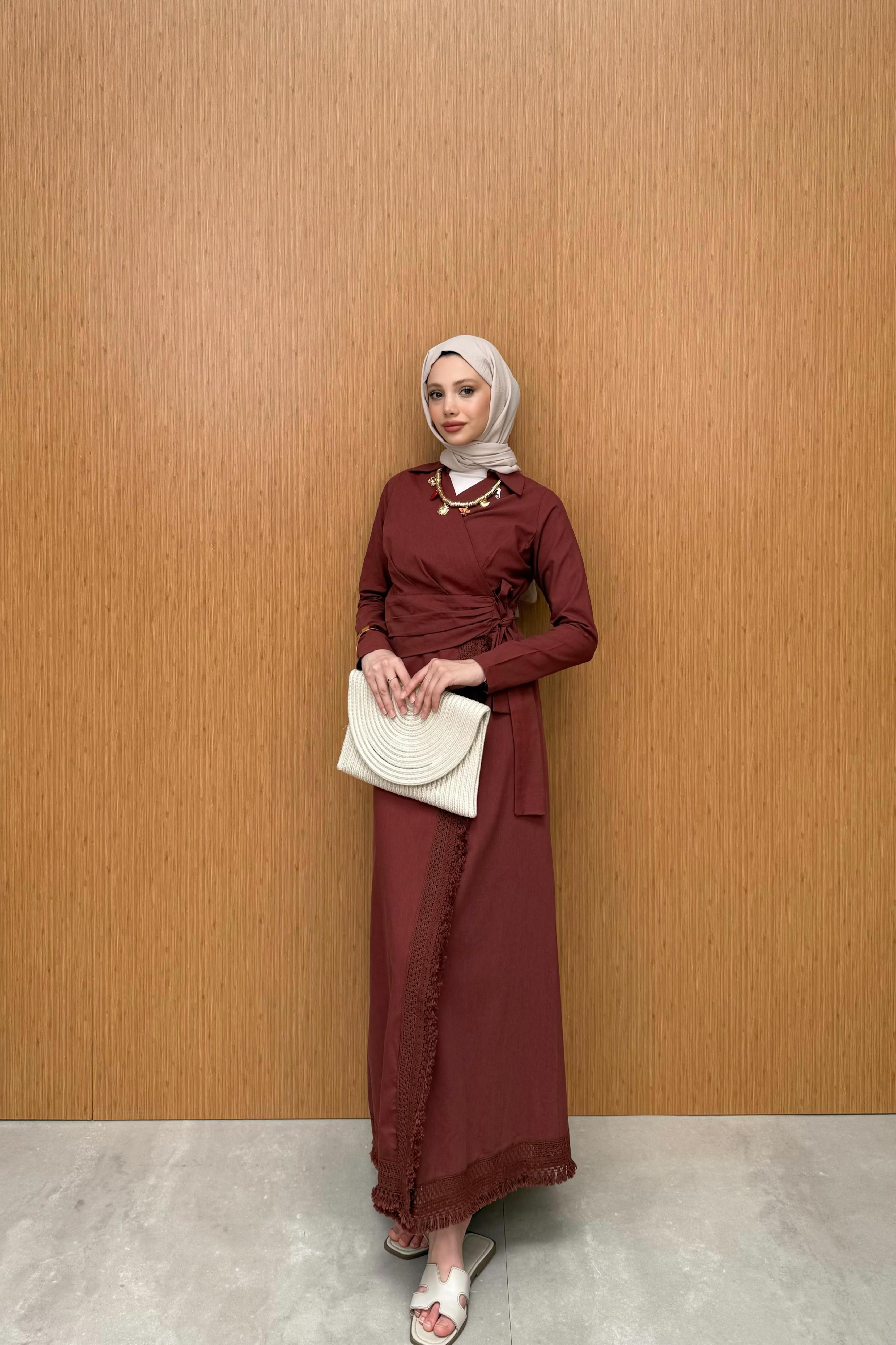 Tesettür V Yaka Bağlamalı Keten Elbise - Kiremit