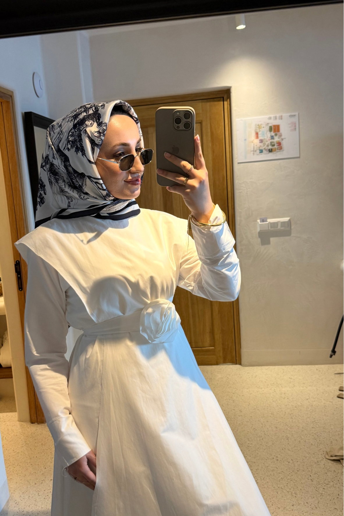Gül kemerli elbise-beyaz - Vakronline