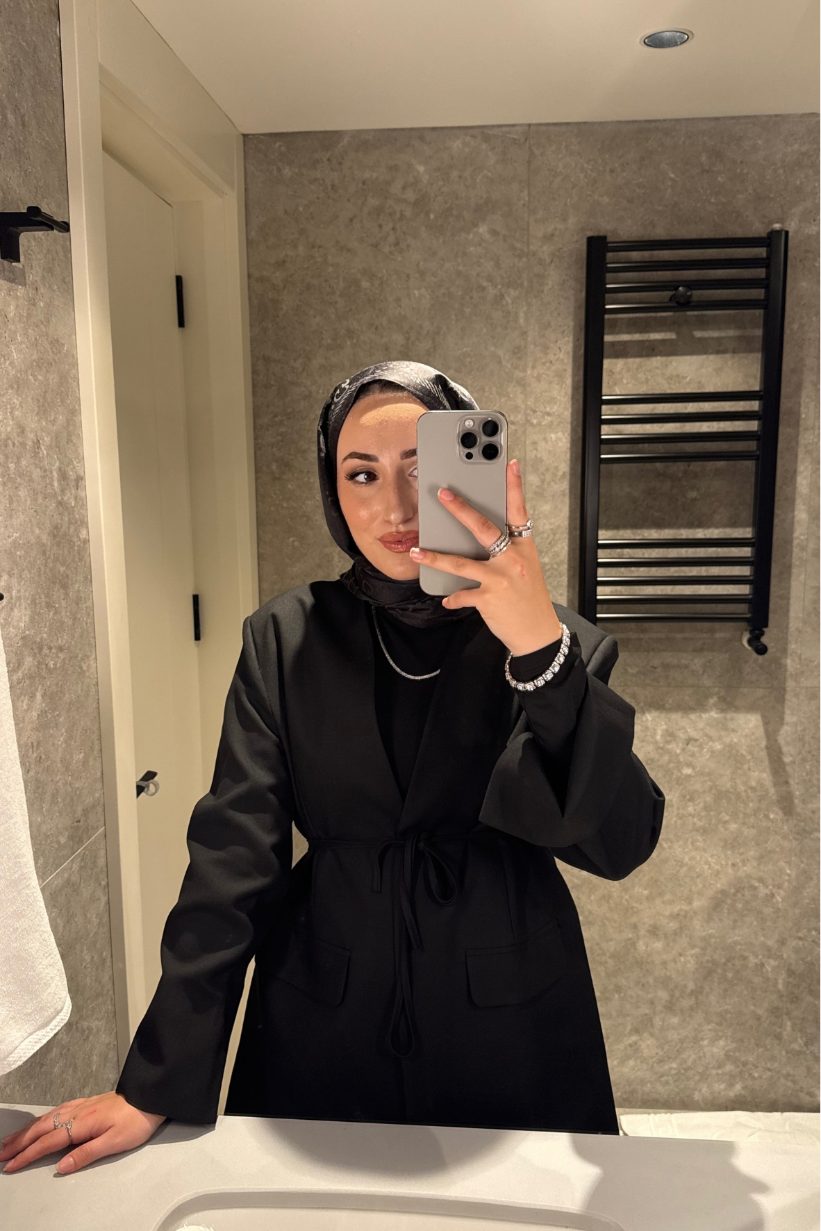 Tesettür Kol Yırtmaç Detaylı Ceket-Siyah