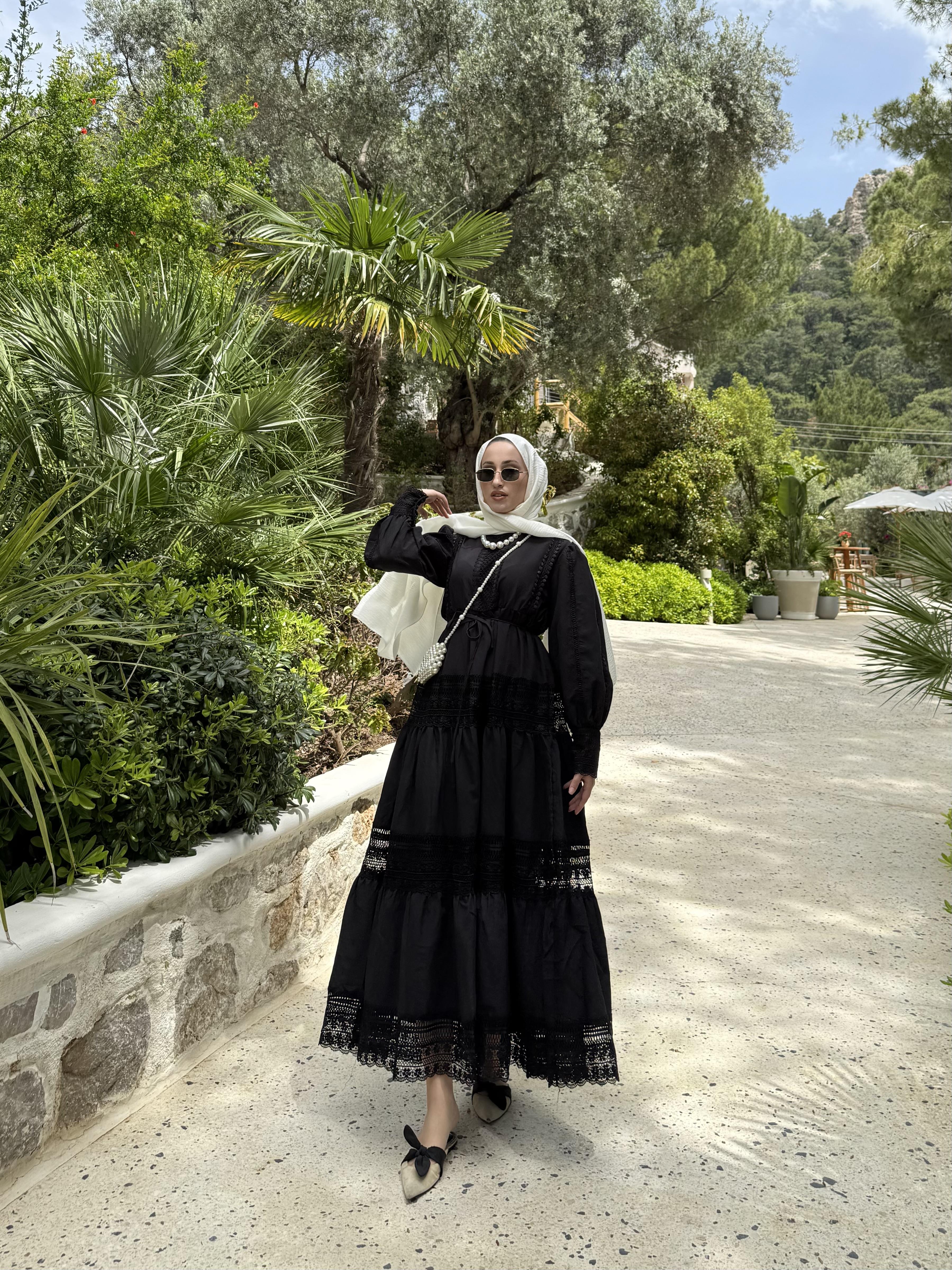 Dantel Detaylı Elbise-Siyah