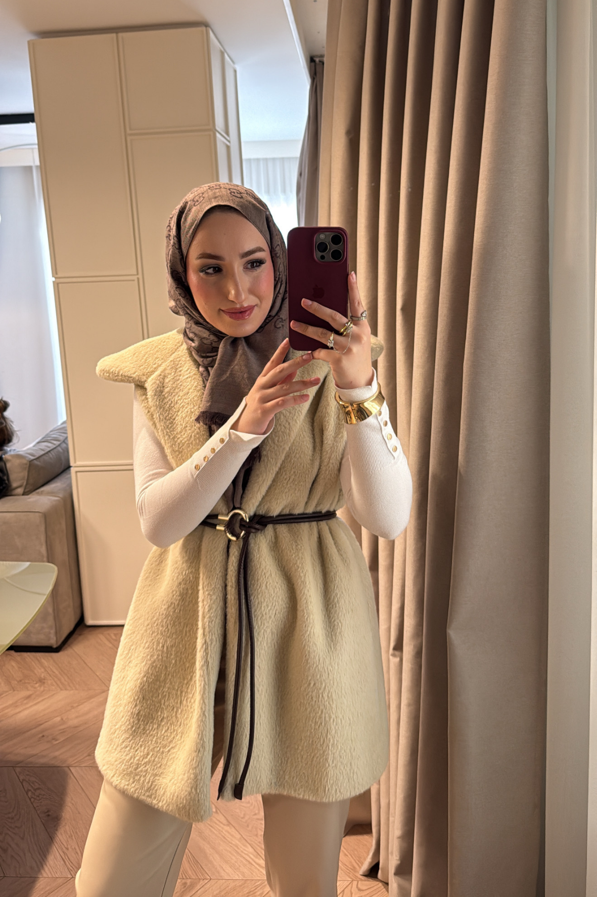 Kemer Detaylı Yakalı Angora Kürk Yelek-Bej