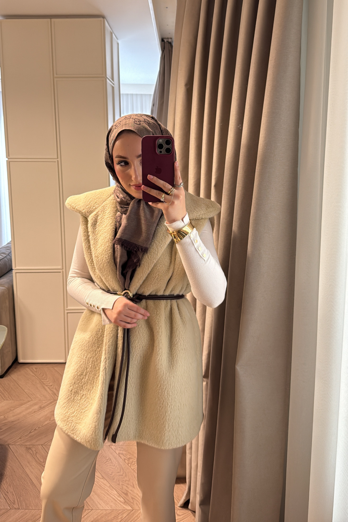 Kemer Detaylı Yakalı Angora Kürk Yelek-Bej