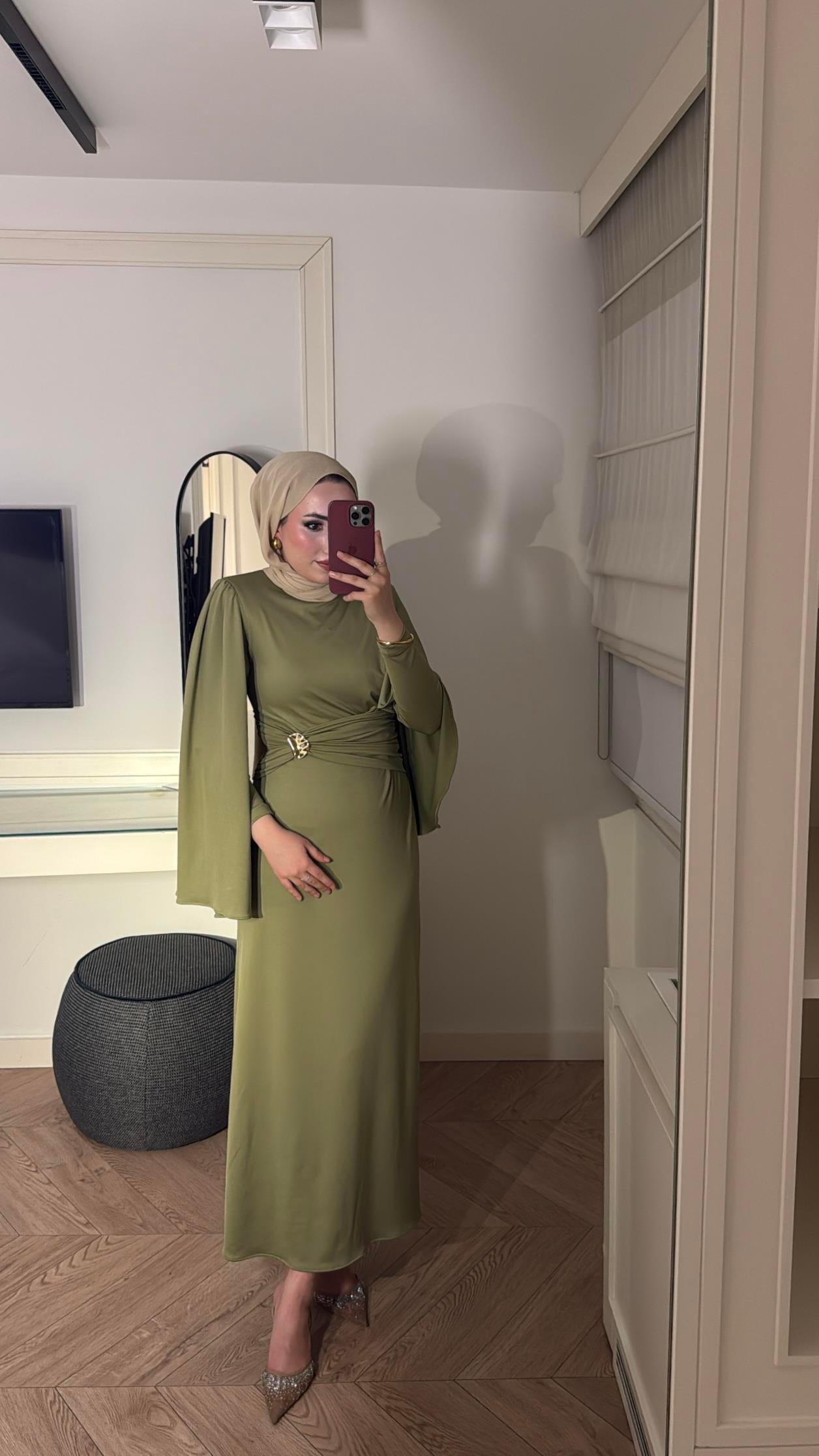 Lesgo Broş Detay Elbise- Çağla