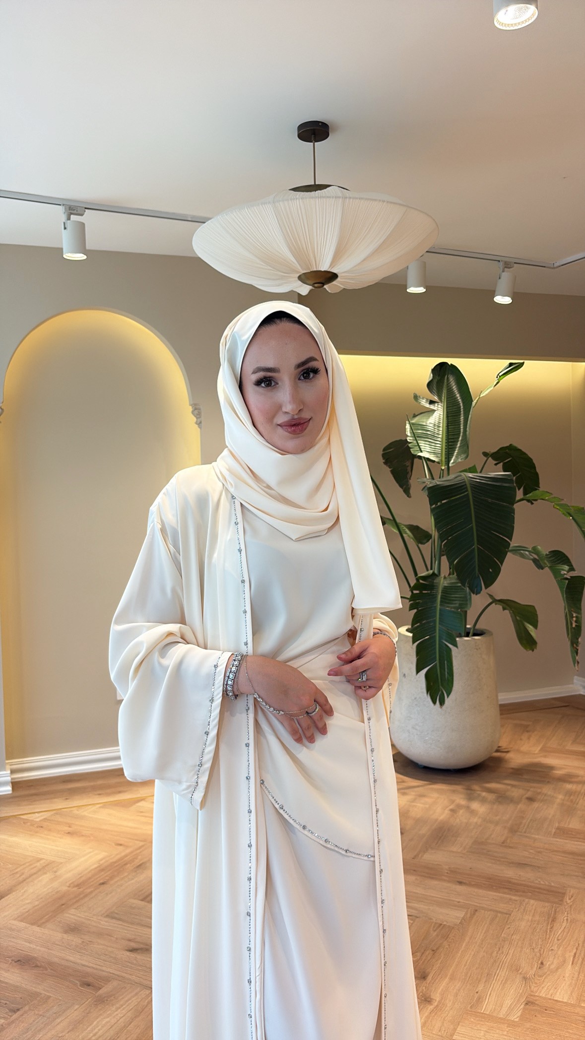 Meloria Taş Şerit Detaylı Abaya - Krem  (ŞAL HEDİYELİ ) 
