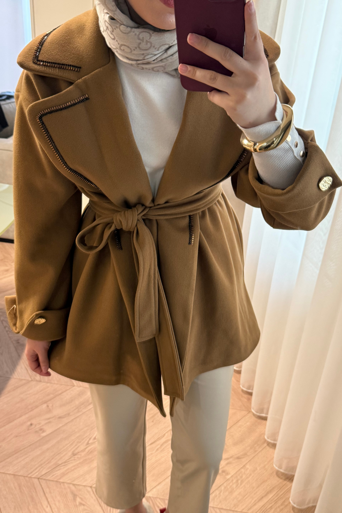 Yakası Boncuklu Nakışlı Gold Kaşe-Camel
