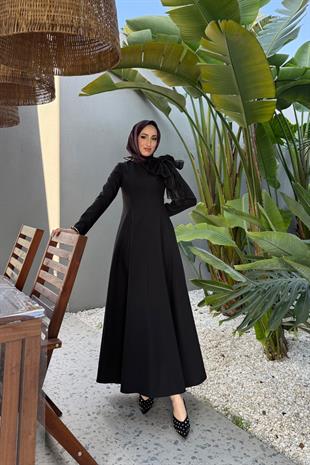 Elizabeth maxi boy fiyonk broşlu premium elbise-siyah - vakronline
