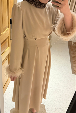 Kolları tüylü i̇thal elbise-bej- vakronline