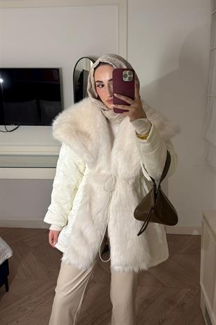 Cheny Yakası Kürklü Mont-Beyaz