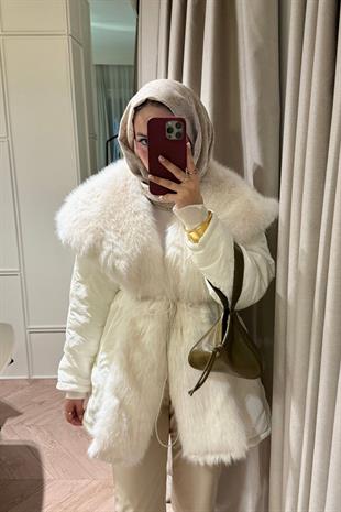 Cheny Yakası Kürklü Mont-Beyaz