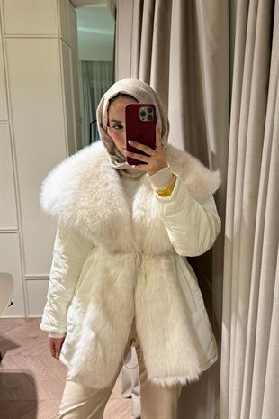 Cheny Yakası Kürklü Mont-Beyaz