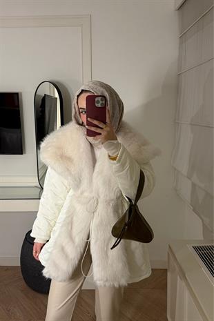 Cheny Yakası Kürklü Mont-Beyaz