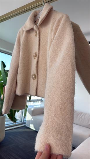 Çiçek Düğmeli Keçe Kısa Ceket - Bej